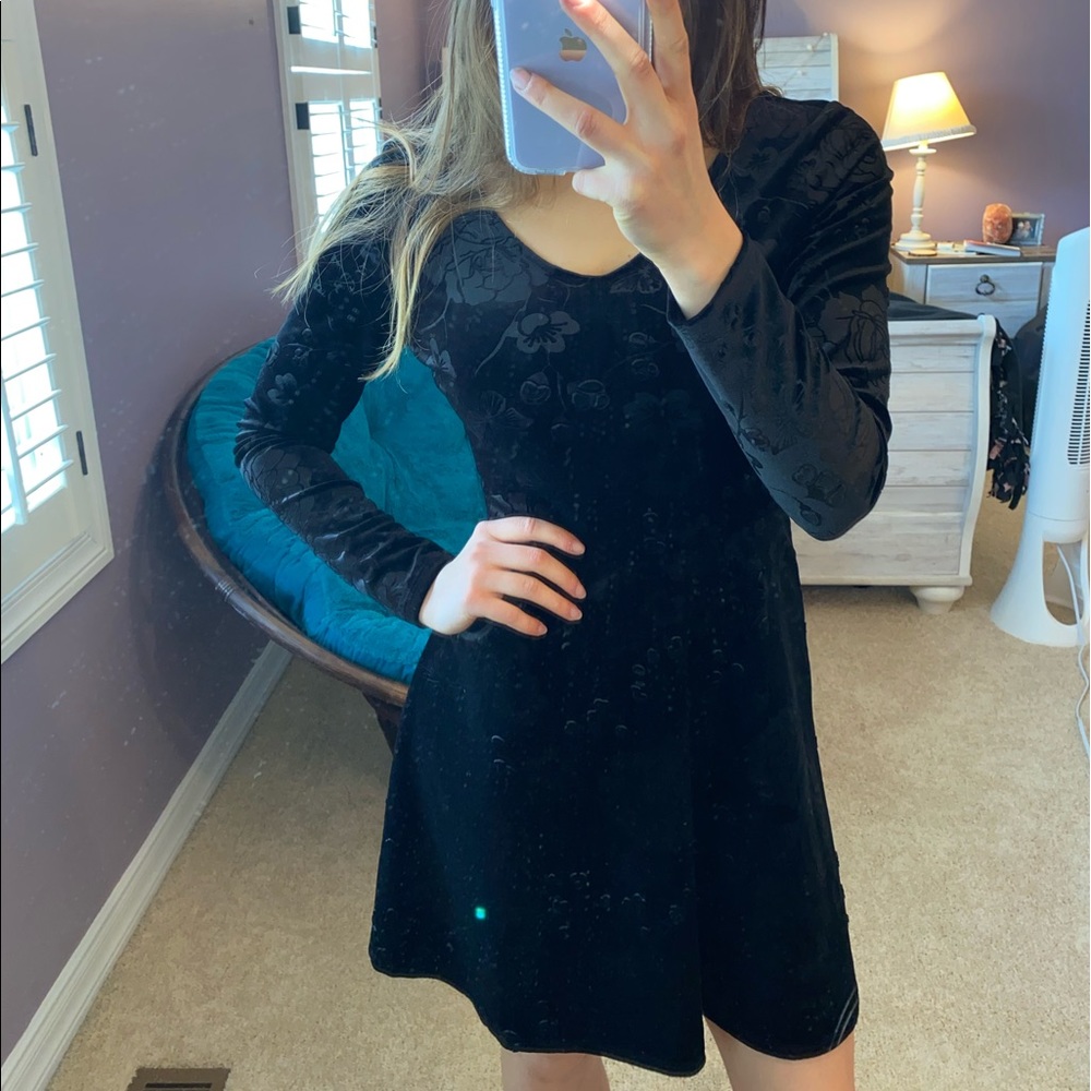 long sleeve velvet black dress